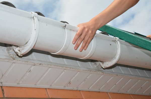 Cost of Gutter Reattachment in Puyallup
