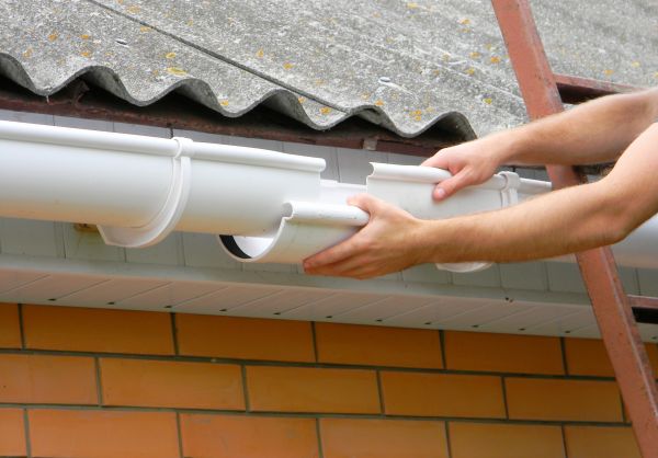 Cost of Gutter Hanging in Puyallup
